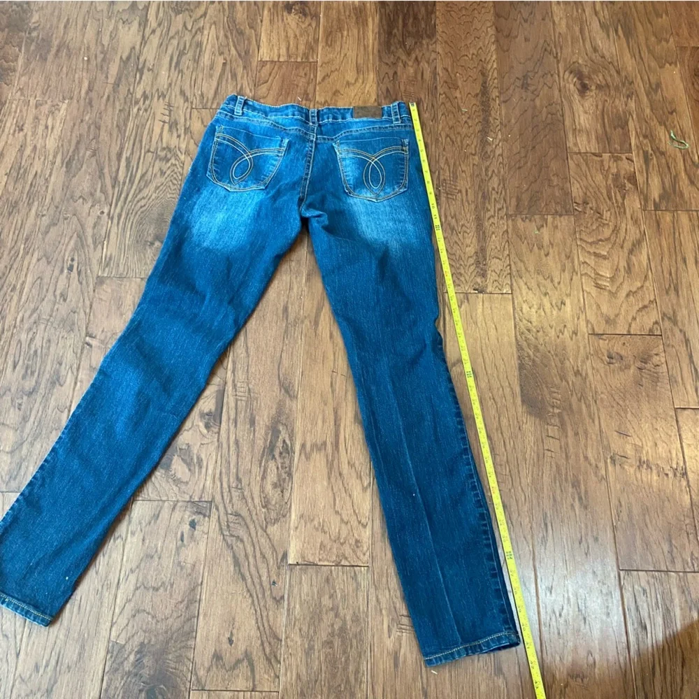 Paris Blues Women’s Size 9 Jeans Blue Mid Rise Straight Leg Distressed - Picture 8 of 9